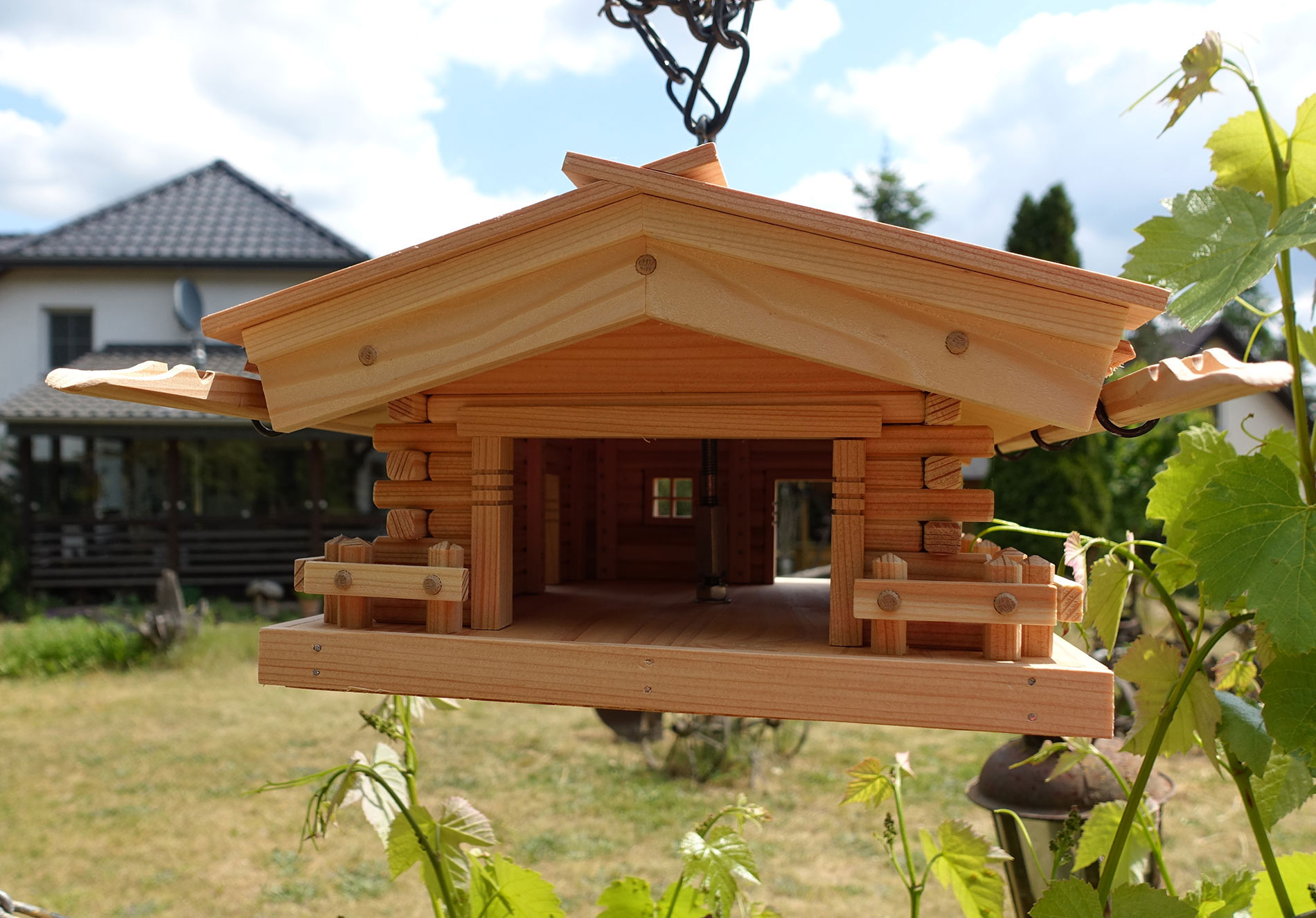 VOGELHAUSVILLA Pauli - Sehr stabiler Haken und Metallverbinder