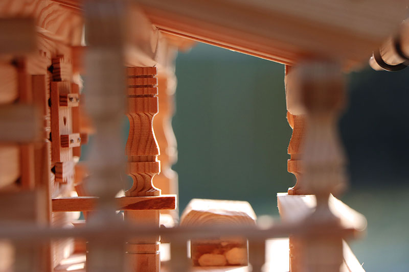 VOGELHAUSVILLA Leni - Aufwändige Fräsungen aller Stützbalken