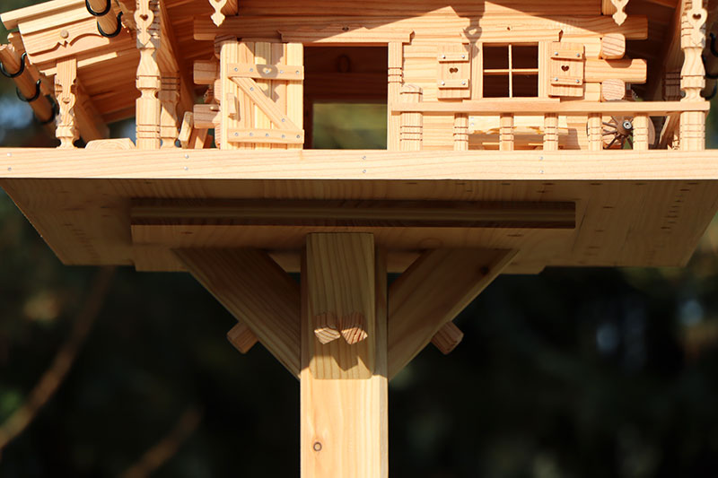 VOGELHAUSVILLA Leni - Oberseite des stabilen Ständers