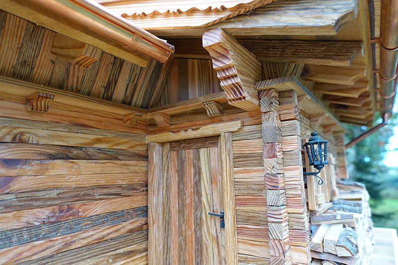 Alm Chalet - Hier sieht man ganz gut wie die Hölzer ineinander verkeilt sind
