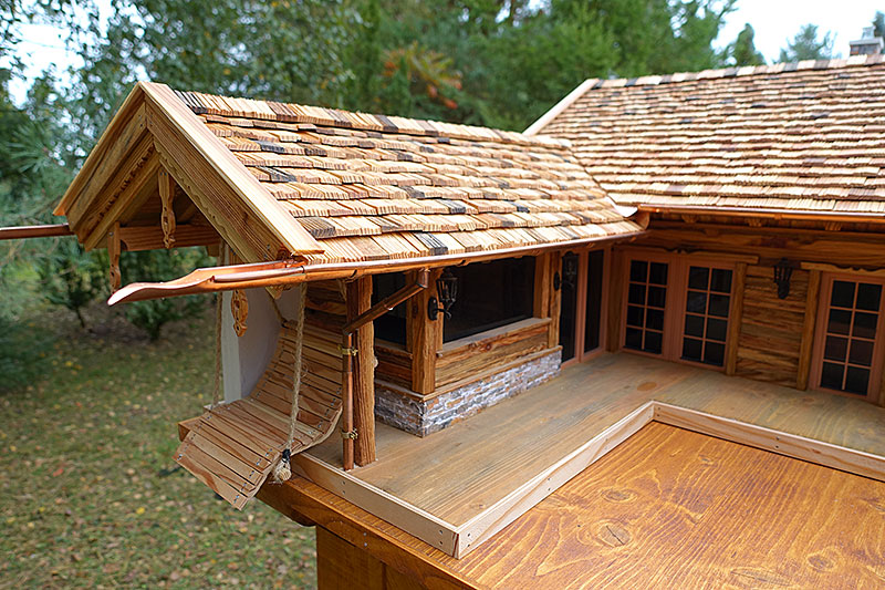 Alm Chalet - Hier sieht man gut die zig kleinen Dachschindeln aus Lerchenholz