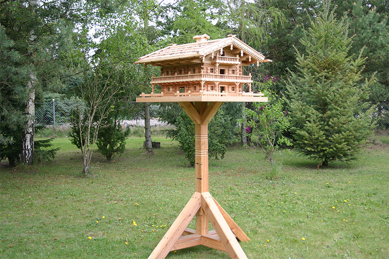 Groß Herrenhof - Hier in Komplettansicht und großem Ständer